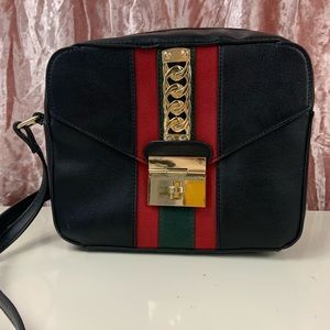 🔥 Black & Multi-Colored Purse with Gold Chain